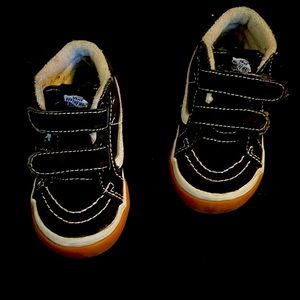 Toddlers black bubblegum bottom high top vans size 5 hood condition